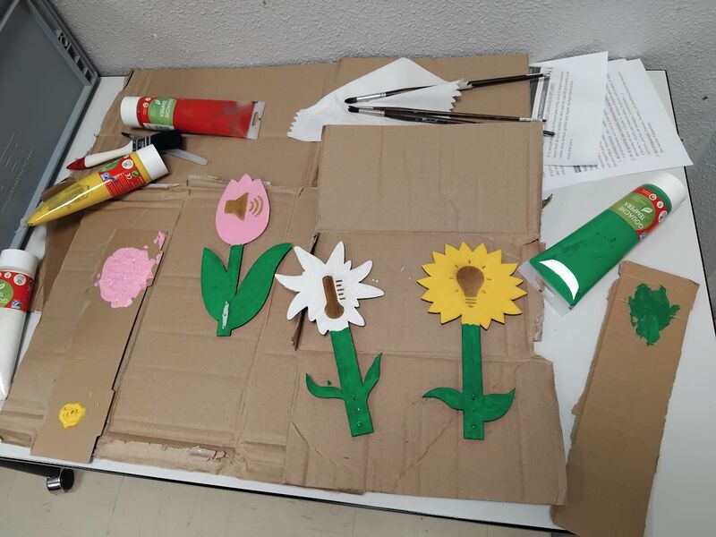 Fichier:Fleurs peintes.jpg