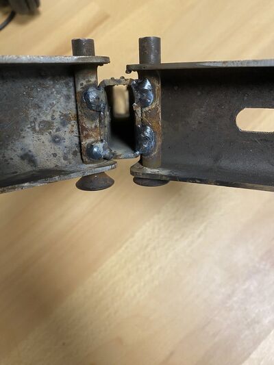 Photo pivot système d'attache.jpeg