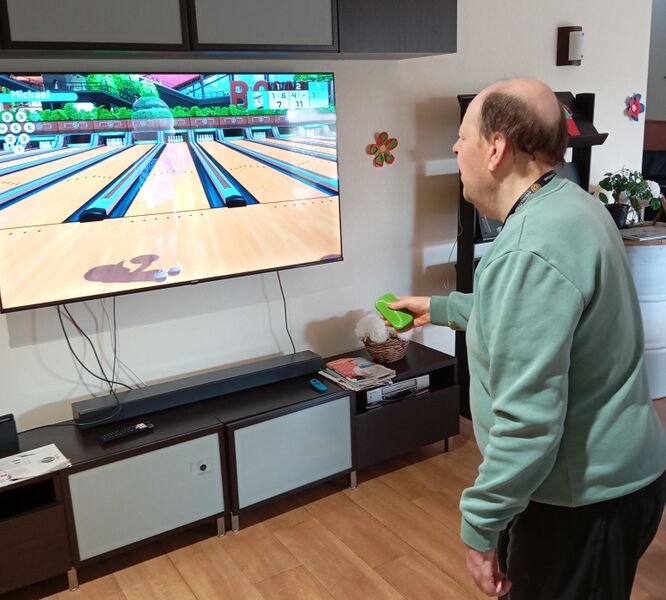Fichier:Mickael jeu bowling switch.jpg
