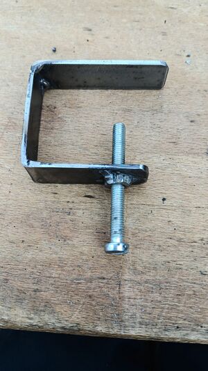 Pince pot a crayon.jpeg