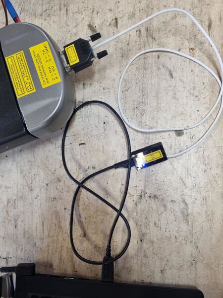 Fichier:Interface BMS-PortCOM branchée.jpg