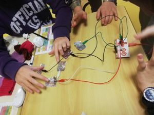 Makey Makey avec scotch aluminium.jpg